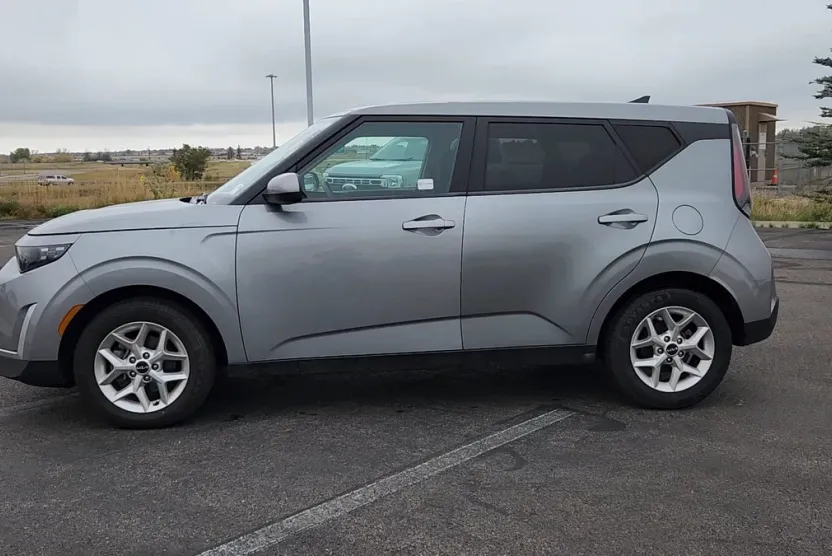 2023 Kia Soul LX photo 1