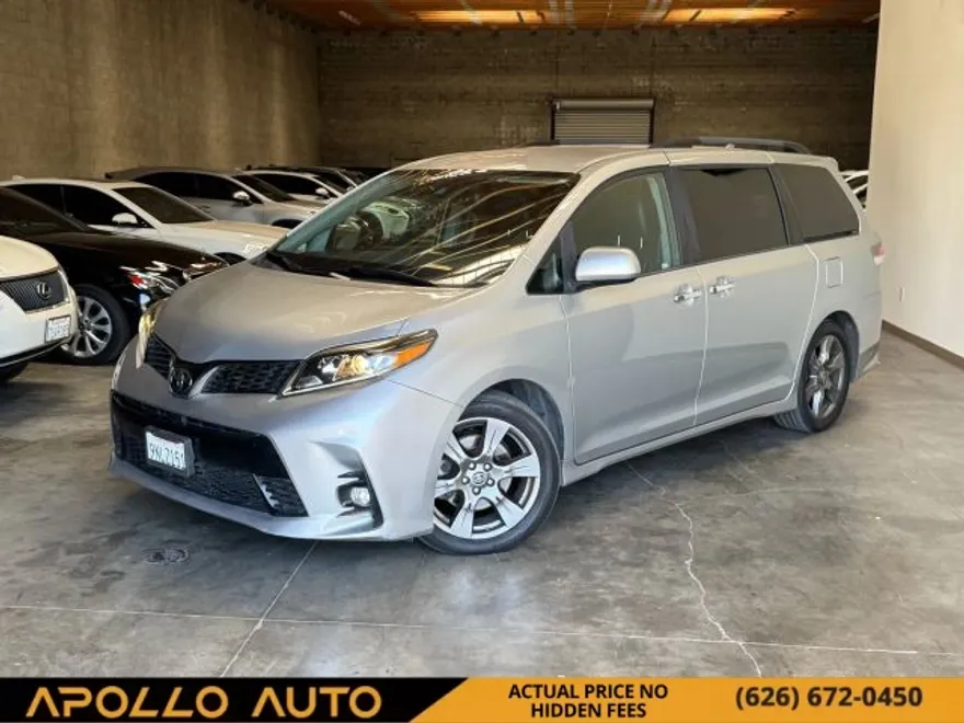 2019 Toyota Sienna SE Premium photo 1