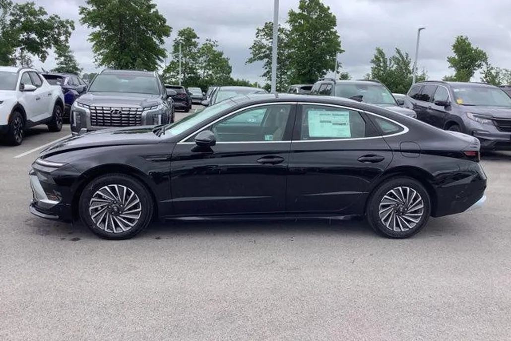 2025 Hyundai Sonata Hybrid Limited photo 1