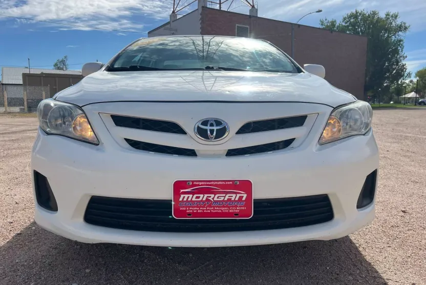 2012 Toyota Corolla LE photo 1