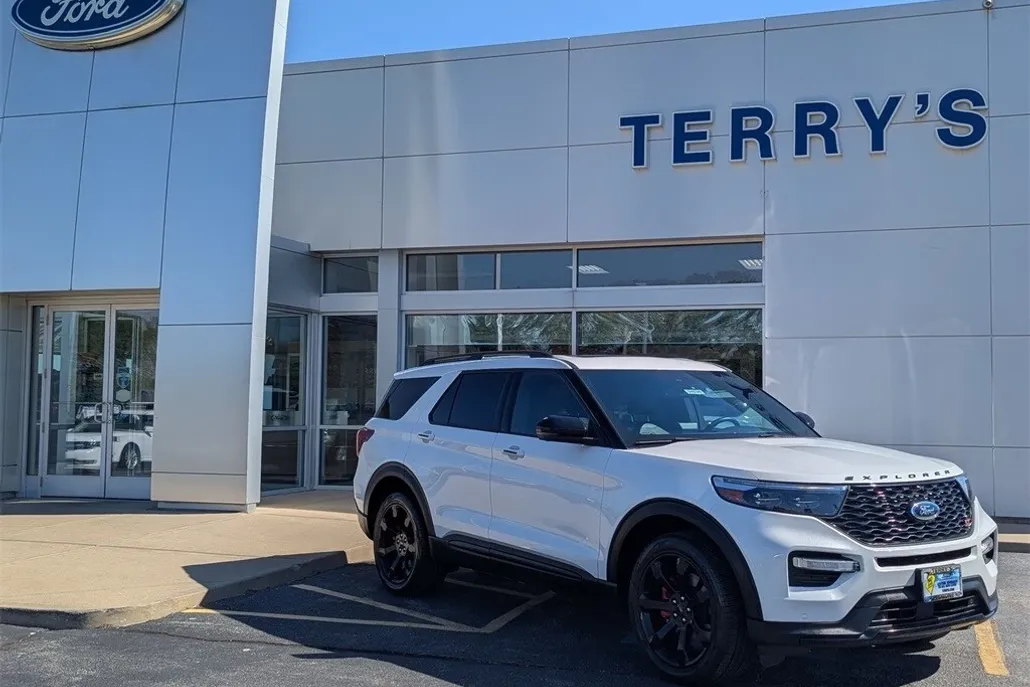 2022 Ford Explorer ST photo 1