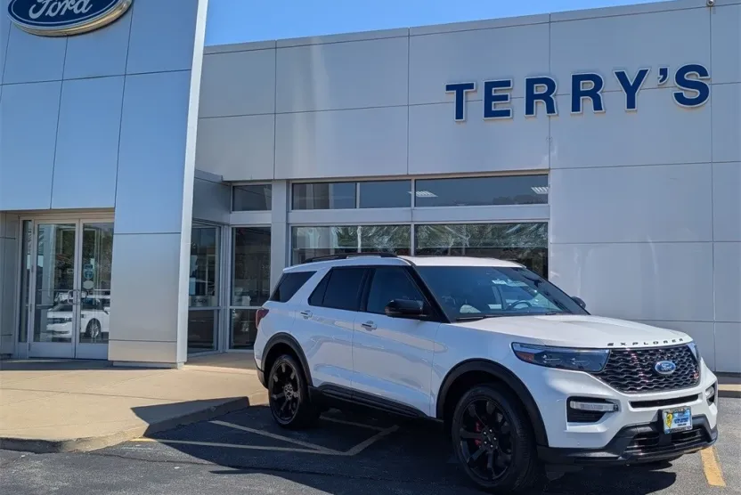 2022 Ford Explorer ST photo 1