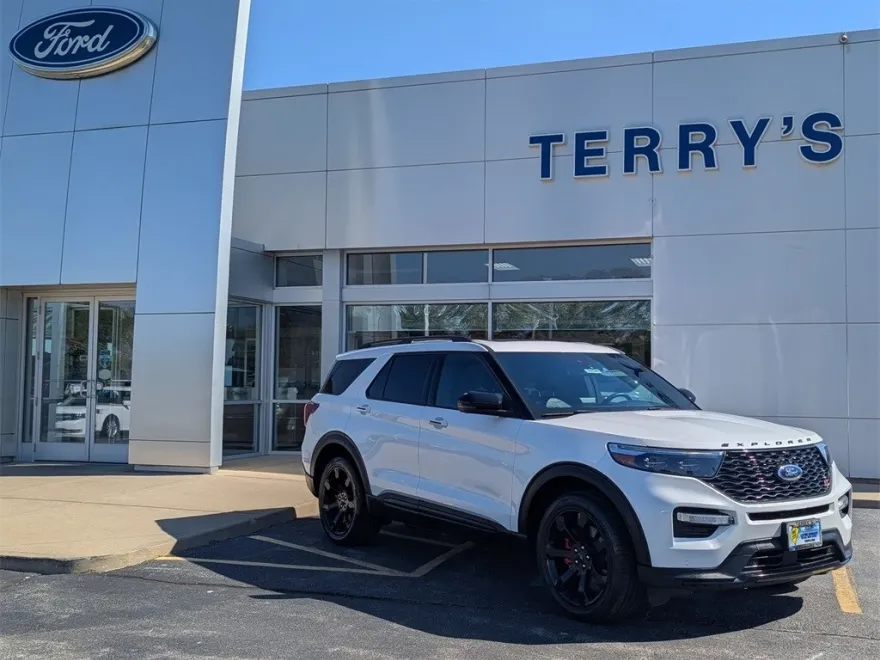 2022 Ford Explorer ST photo 1