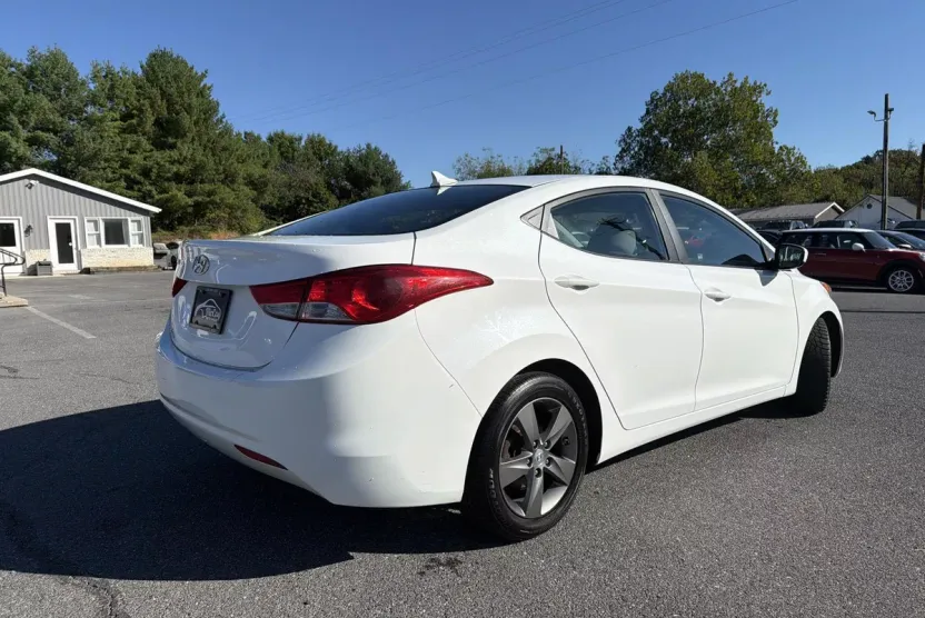 2013 Hyundai Elantra GLS photo 1