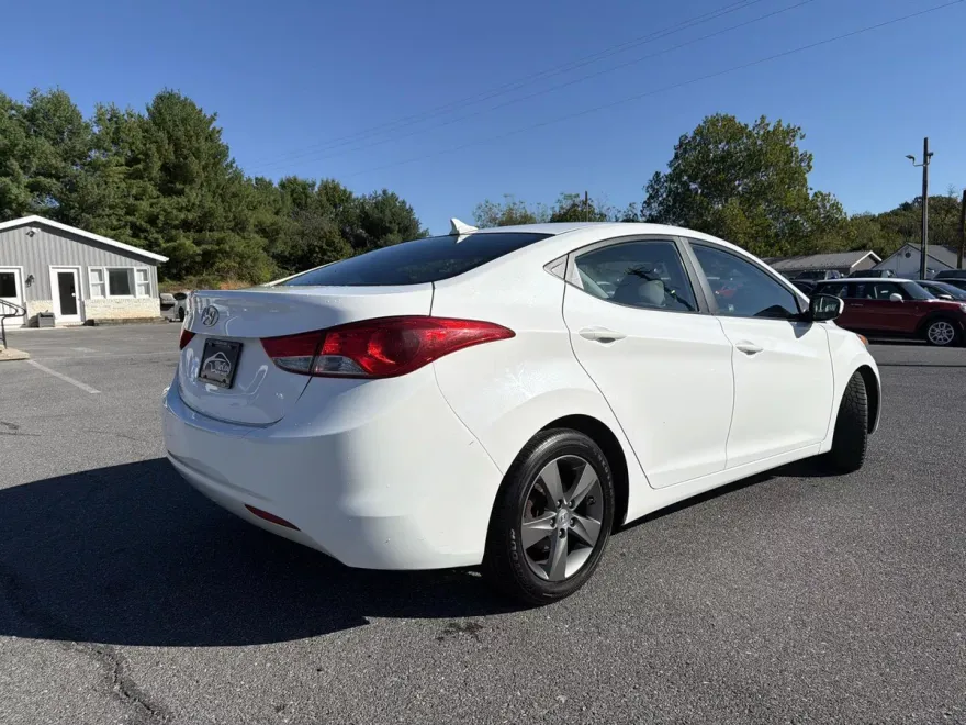 2013 Hyundai Elantra GLS photo 1
