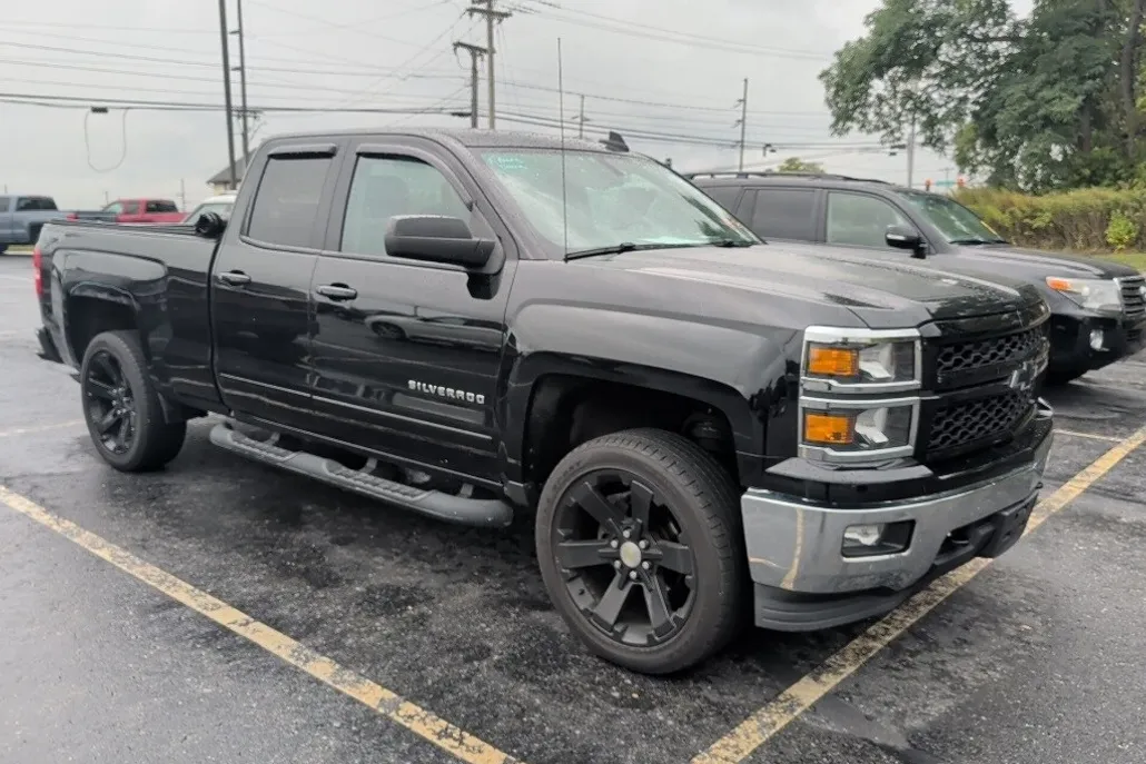 2015 Chevrolet Silverado 1500 LT photo 1