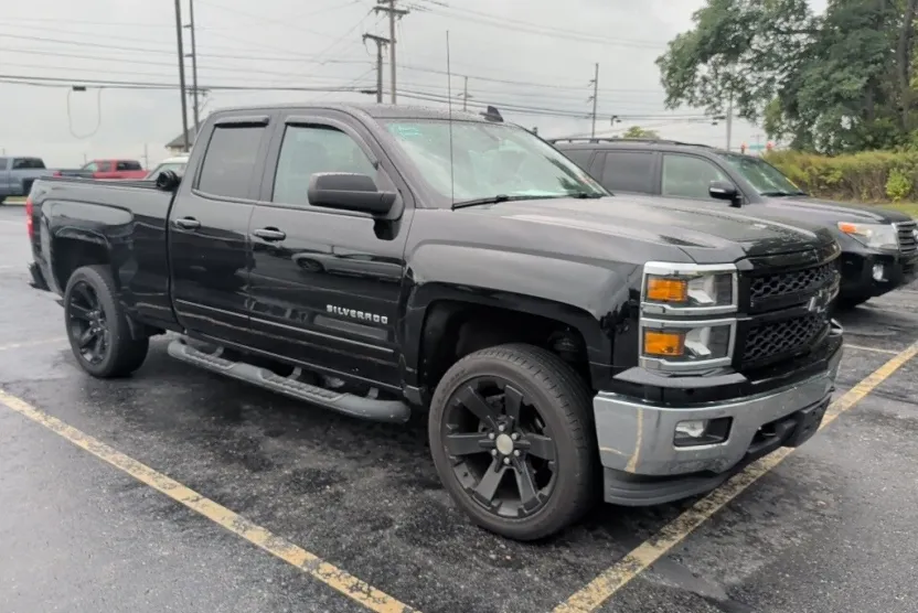 2015 Chevrolet Silverado 1500 LT photo 1