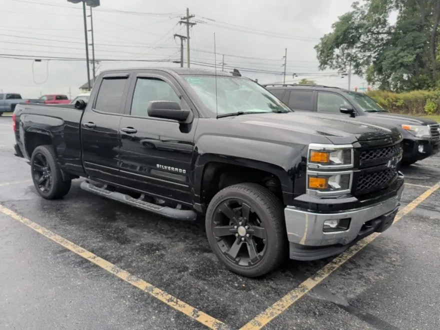 2015 Chevrolet Silverado 1500 LT photo 1