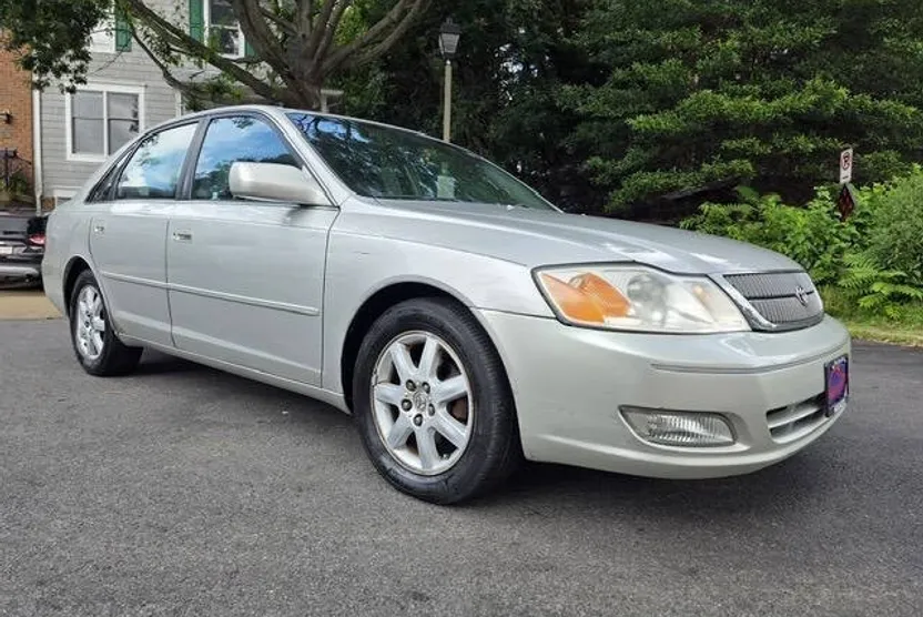 2001 Toyota Avalon XL photo 1