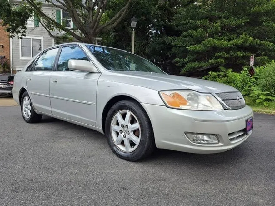 2001 Toyota Avalon XL photo 1