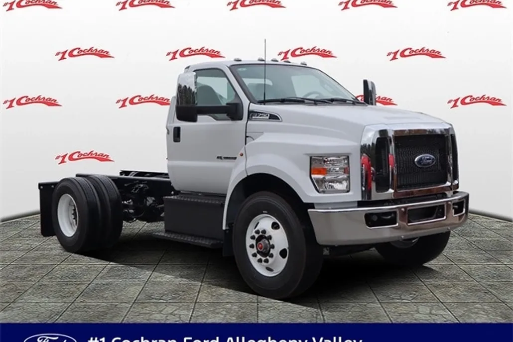 2025 Ford F-750 Base photo 1