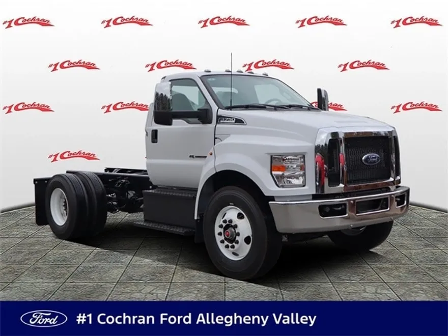 2025 Ford F-750 Base photo 1