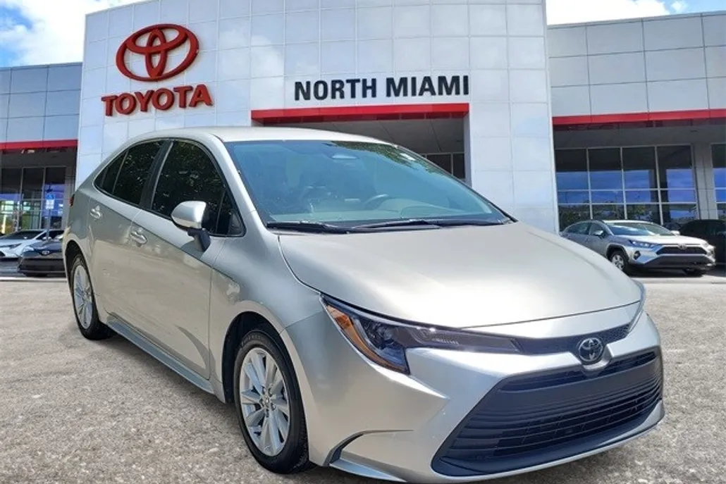 2024 Toyota Corolla LE photo 1