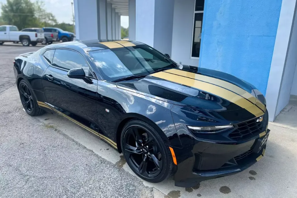 2023 Chevrolet Camaro 1LT photo 1