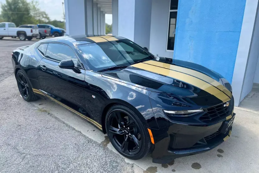 2023 Chevrolet Camaro 1LT photo 1