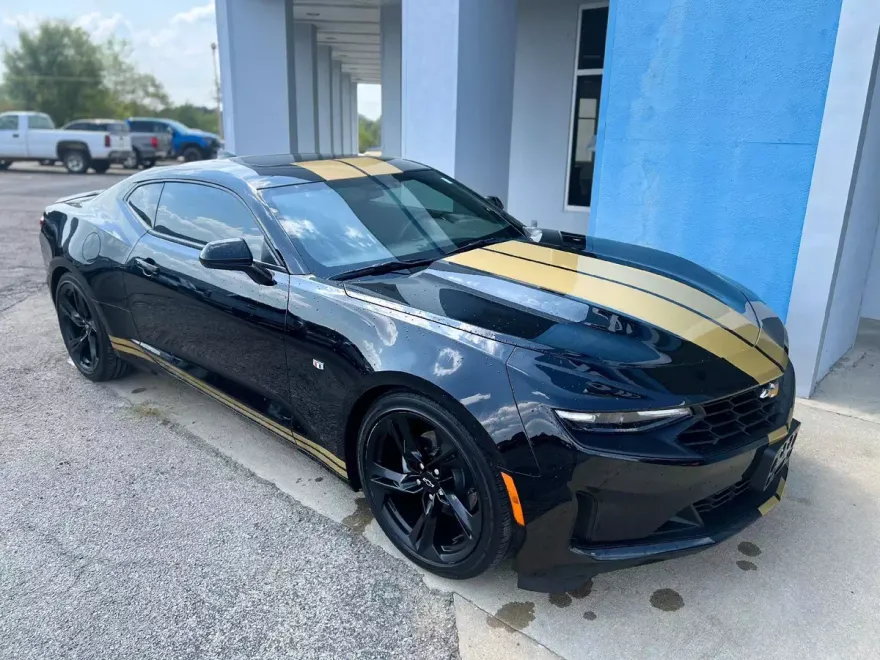 2023 Chevrolet Camaro 1LT photo 1
