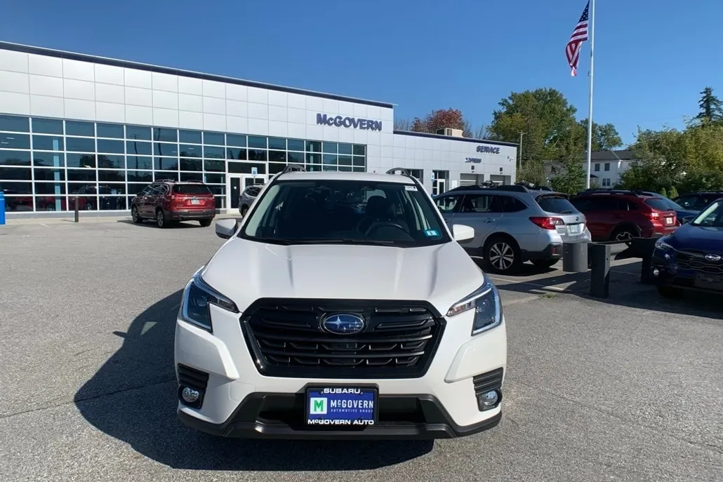 2023 Subaru Forester Premium photo 1