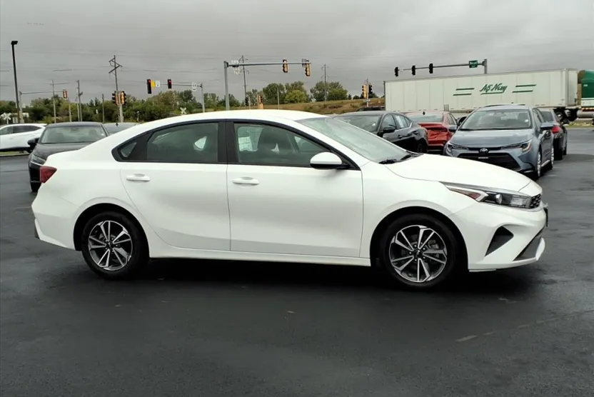 2024 Kia Forte LXS photo 1
