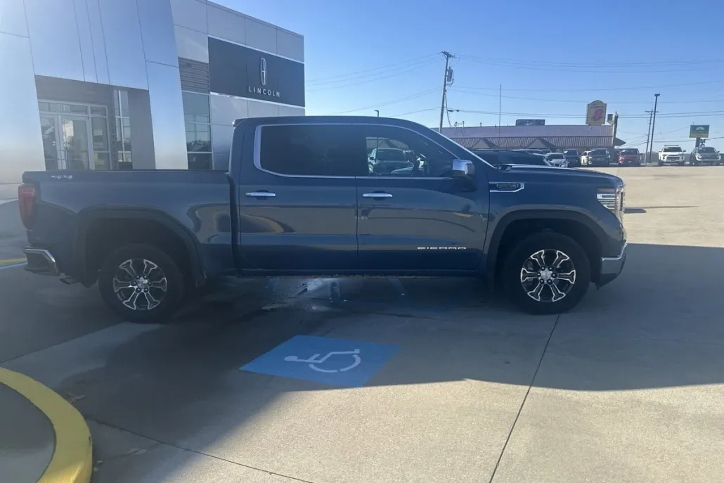 2024 Gmc Sierra 1500 SLT photo 1