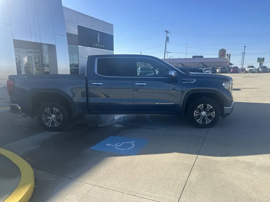 2024 Gmc Sierra 1500 SLT photo 1