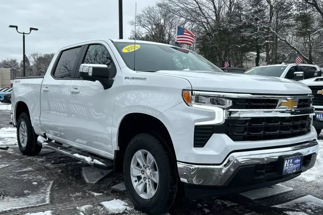 2025 Chevrolet Silverado 1500 LT photo 1