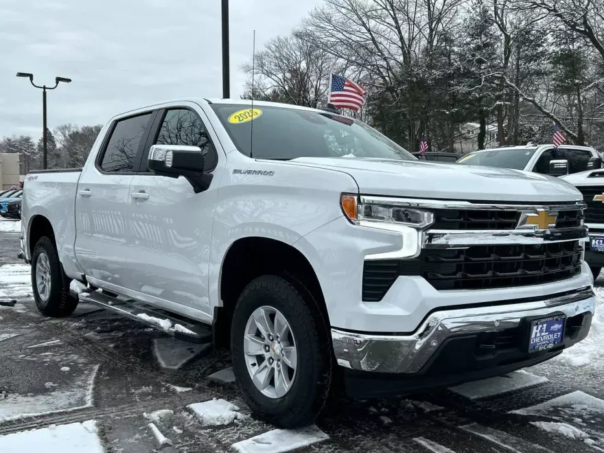 2025 Chevrolet Silverado 1500 LT photo 1