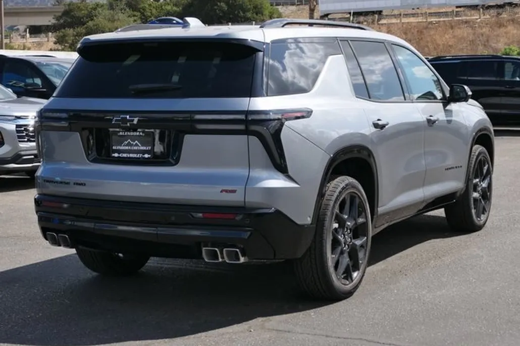 2026 Chevrolet Traverse RS photo 1