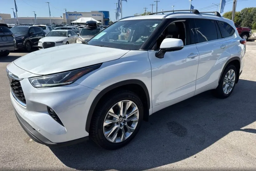 2022 Toyota Highlander Hybrid Limited photo 1