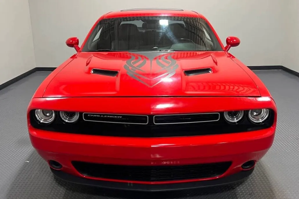 2015 Dodge Challenger SXT photo 1
