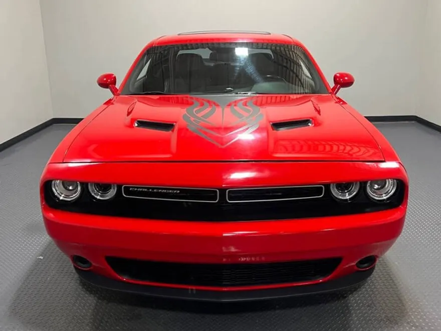 2015 Dodge Challenger SXT photo 1