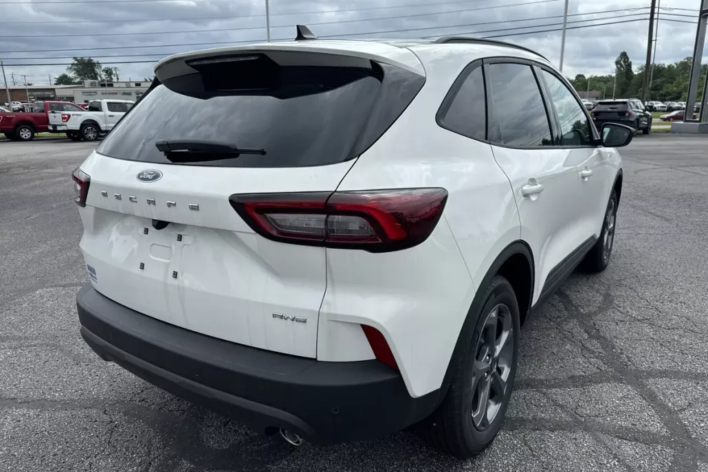 2025 Ford Escape ST-Line photo 1