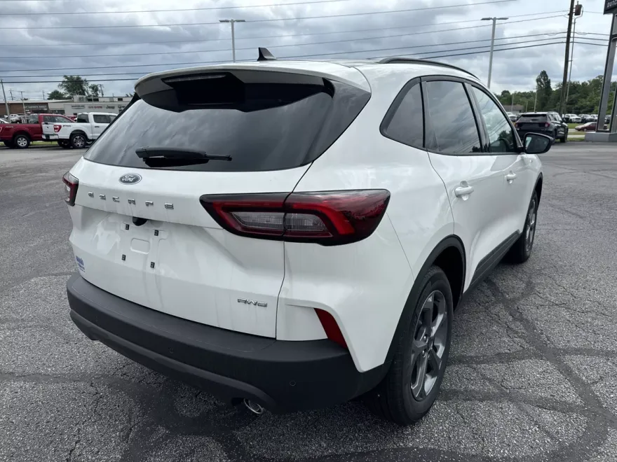 2025 Ford Escape ST-Line photo 1