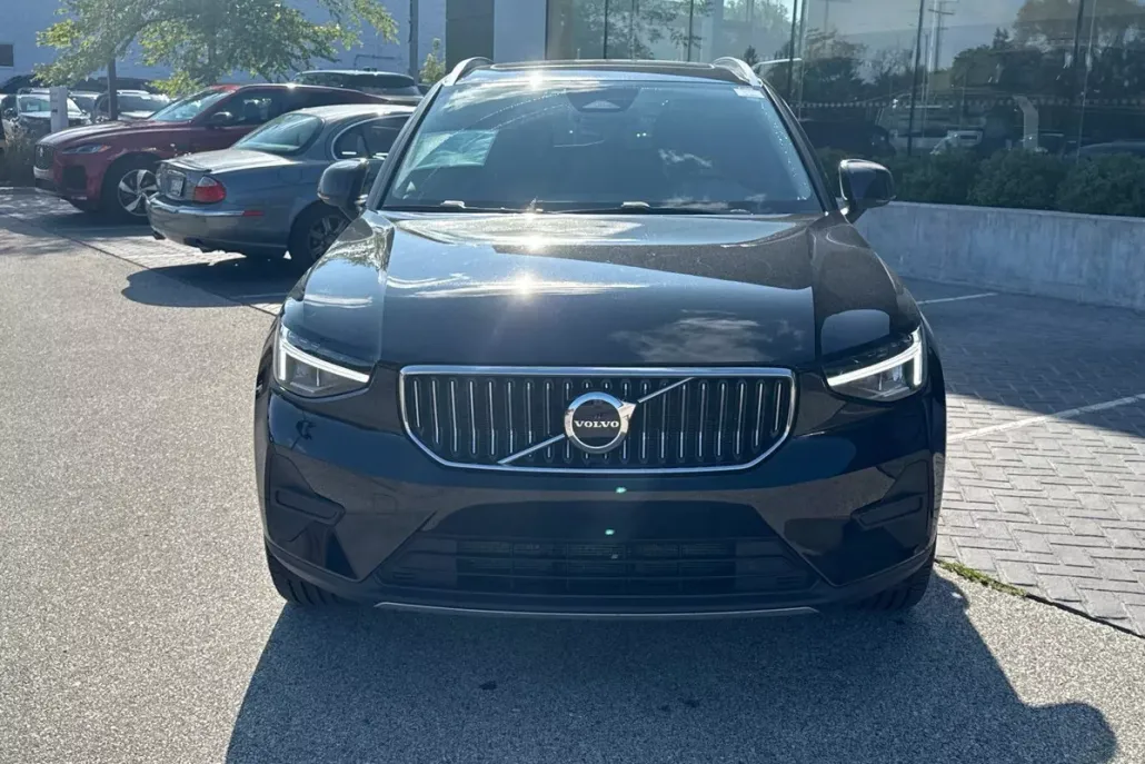 2025 Volvo XC40 AWD Core photo 1