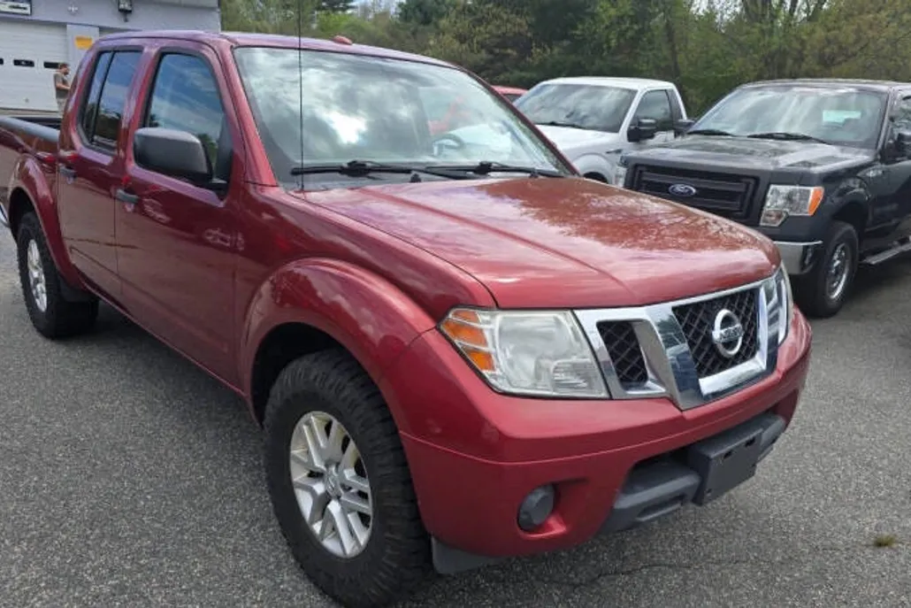 2015 Nissan Frontier SV photo 1