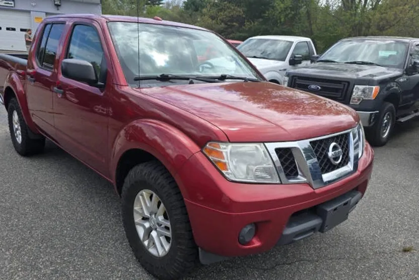 2015 Nissan Frontier SV photo 1