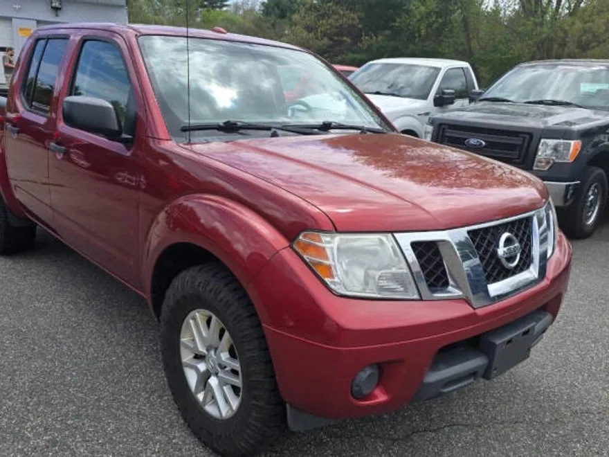 2015 Nissan Frontier SV photo 1