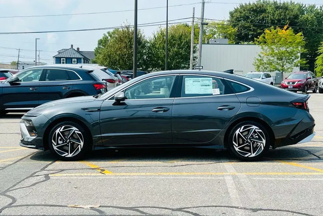 2026 Hyundai Sonata SEL Sport photo 1
