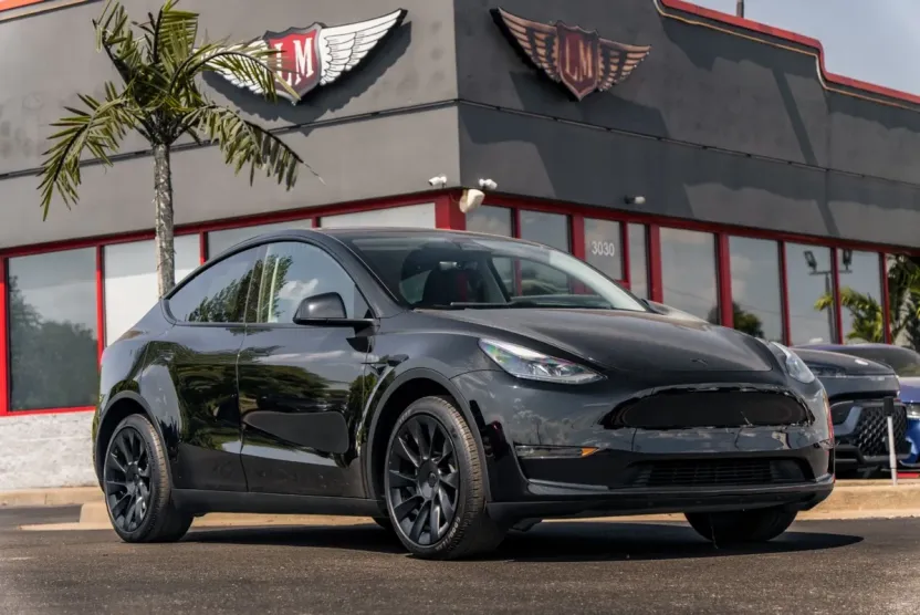 2023 Tesla Model Y Long Range photo 1
