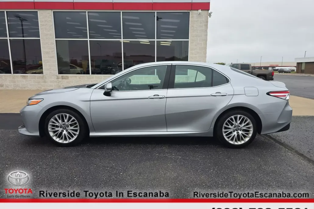 2018 Toyota Camry XLE photo 1