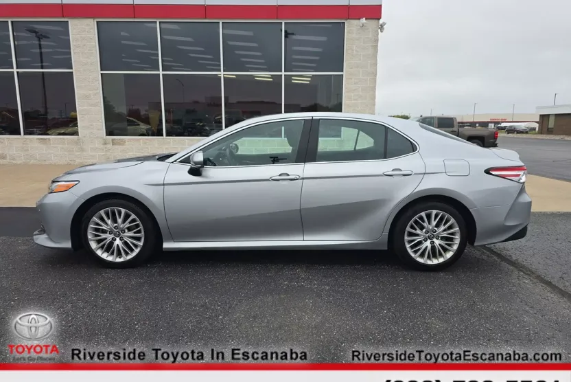 2018 Toyota Camry XLE photo 1