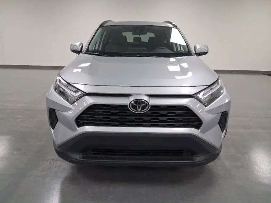 2023 Toyota RAV4 XLE photo 1
