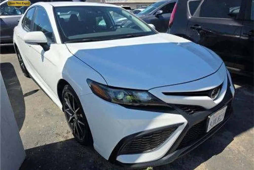 2024 Toyota Camry SE photo 1