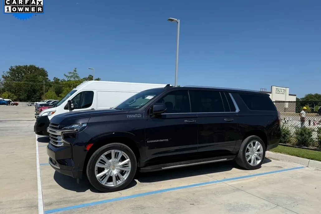 2023 Chevrolet Suburban High Country photo 1