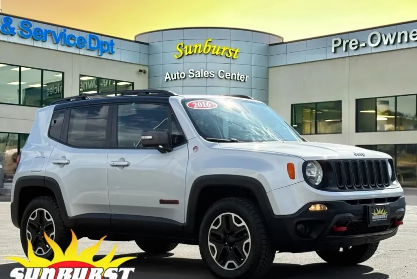 2016 Jeep Renegade Trailhawk photo 1