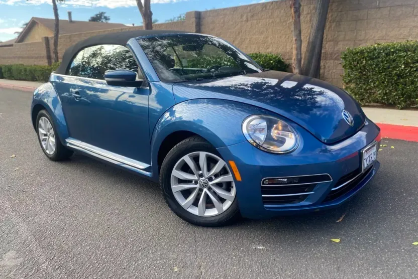 2017 Volkswagen Beetle 1.8T S photo 1