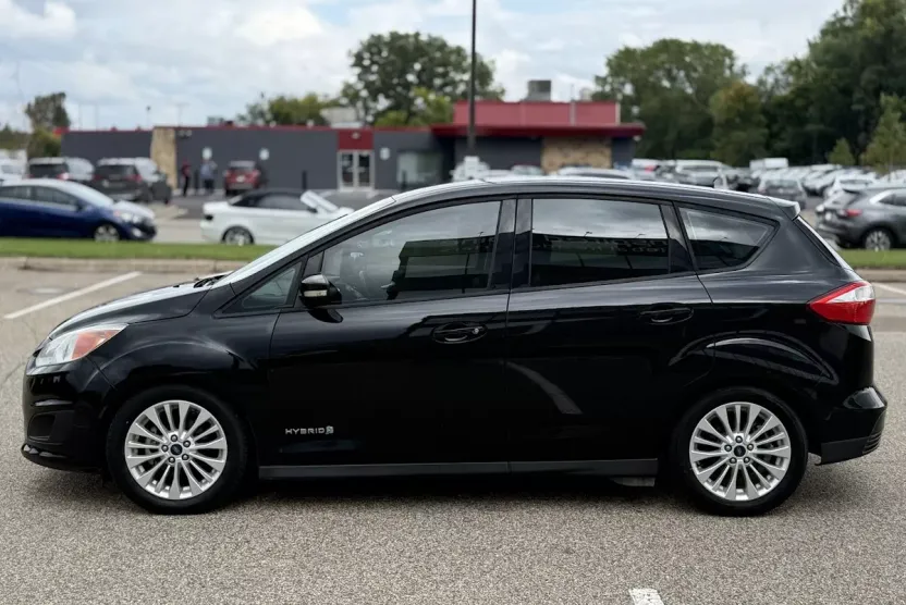 2017 Ford C-Max Hybrid SE photo 1