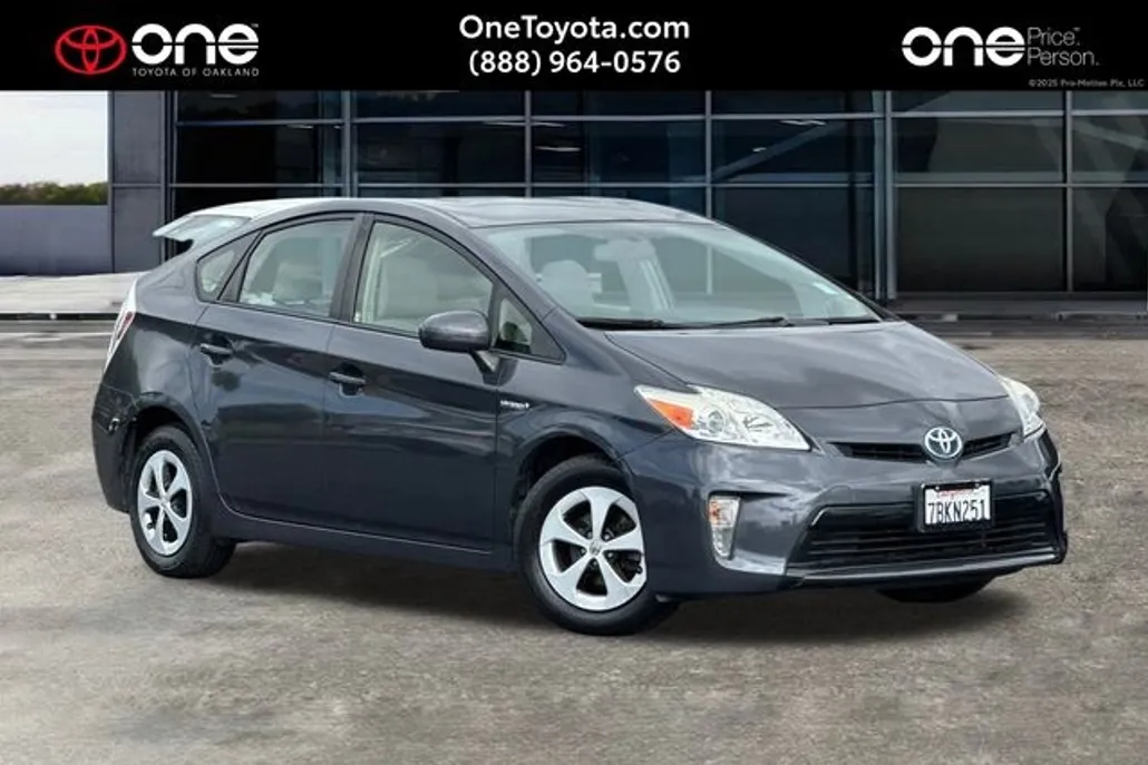 2013 Toyota Prius Two photo 1