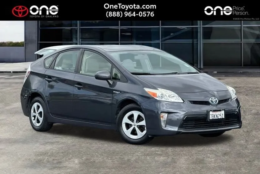 2013 Toyota Prius Two photo 1
