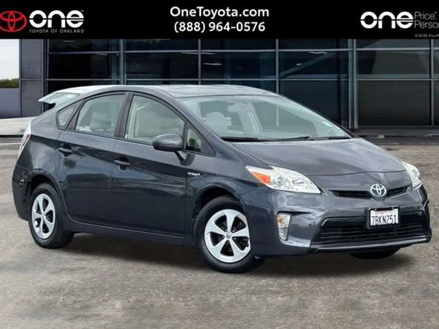 2013 Toyota Prius Two photo 1