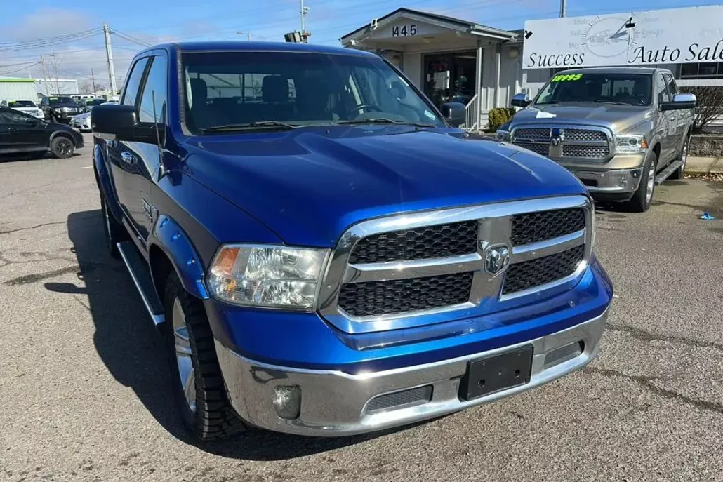 2016 Ram 1500 SLT photo 1